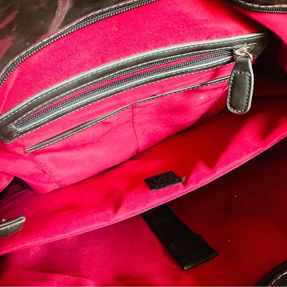 ADRIENNE VITTADINI OLIVE GREEN TOTE LAPTOP PATENT FAUX LEATHER BAG GREAT COND - Picture 4 of 10